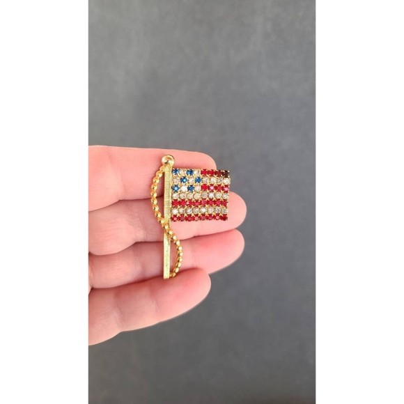 Vintage American Flag Rhinestone Brooch - Picture 3 of 10